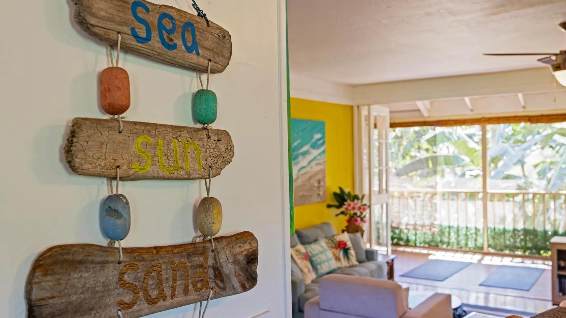 Molokai, Hawaii - Beautiful Beachfront Townhouse - Longterm Or Shorterm Rental Maunaloa